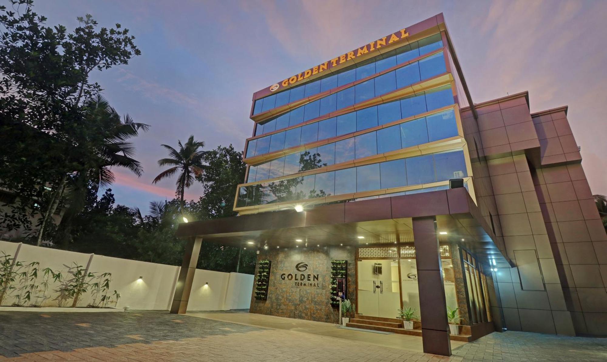 Treebo Golden Terminal, Kochi Airport Exterior foto